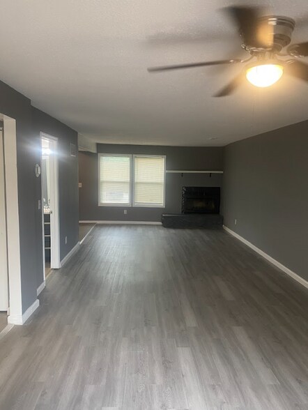 Building Photo - 216 Northport Hills Dr