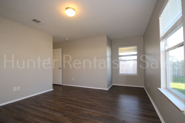 Building Photo - Modern Comfort in Meadows of Trimmier