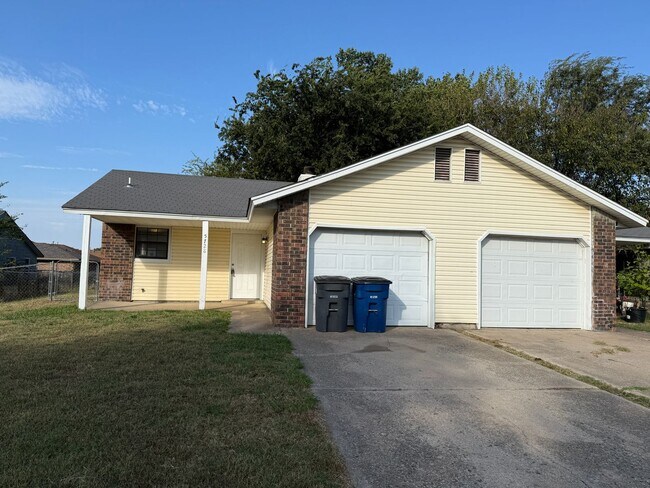 Building Photo - 5728 S Vancouver Ave