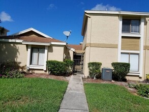 Building Photo - Oakwood Villas - Two Bedroom Two Bath Townhouse