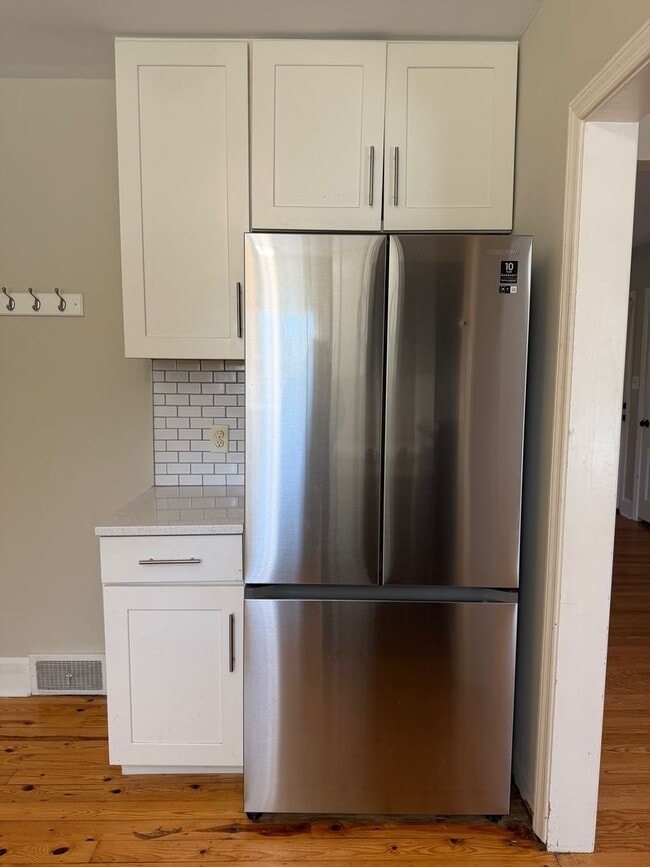 Building Photo - Shorewood Drive