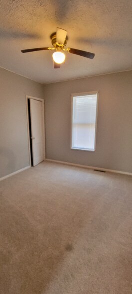 Building Photo - 1008 E Ash St