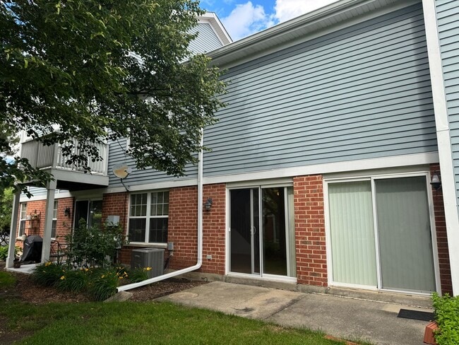 Building Photo - Popular, Turnberry Manor 2BR, 2.5BA, 2-STORY, 1CGAR