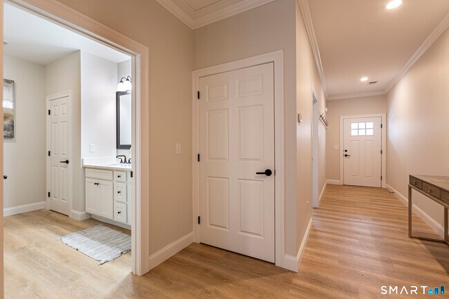 Building Photo - 7 Loomis Rd