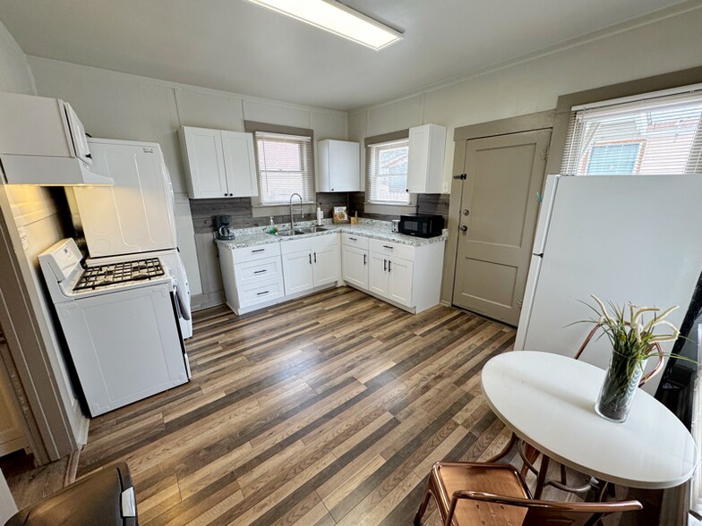 Building Photo - 519 W Ridgewood Ct