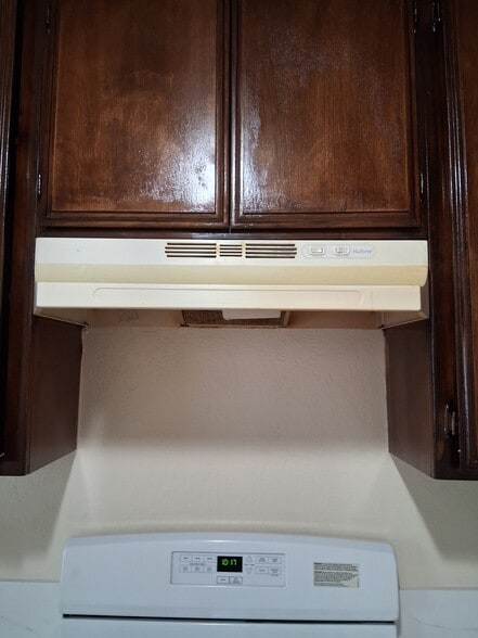 Stove and refinished cabinets - 21390 Laguna Rd