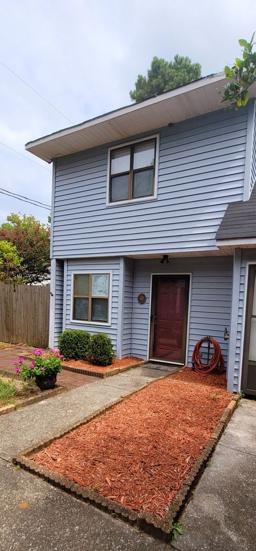 Building Photo - Spacious 2-Bedroom, 2.5-Bath Townhouse – C...