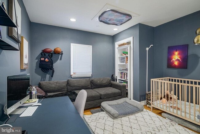 Building Photo - 615 S 11th St