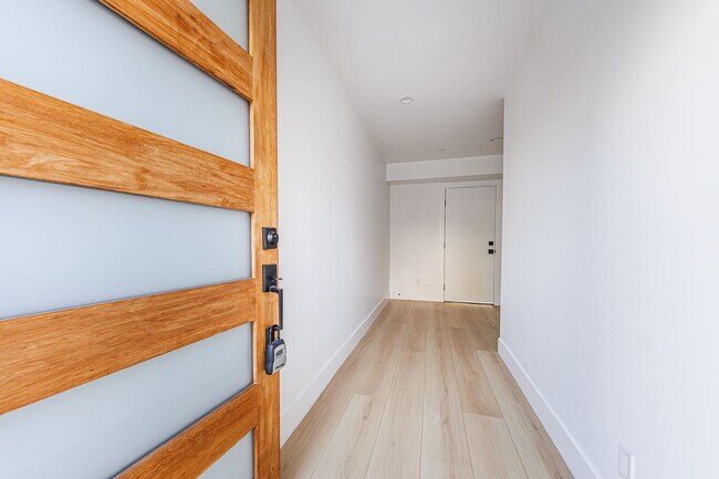 Building Photo - 13461 Beach Ave