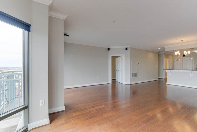 Building Photo - Spectacular Penthouse Condo in Downtown No...