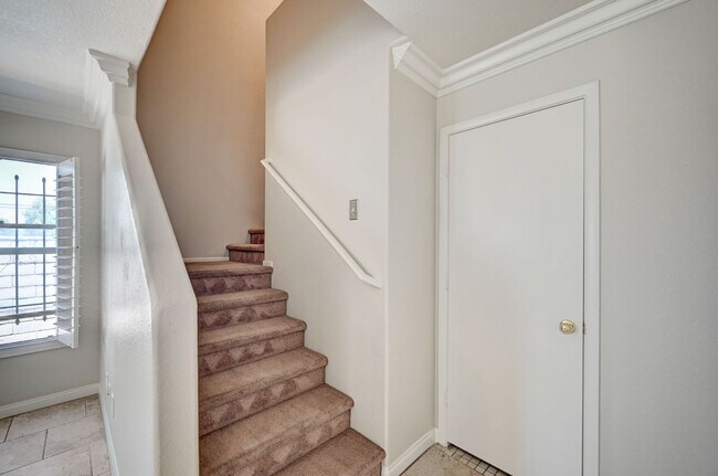 Building Photo - Beautiful 3 Bedroom Home!