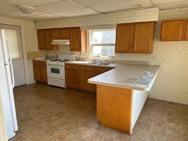 Building Photo - 16 N Washington St