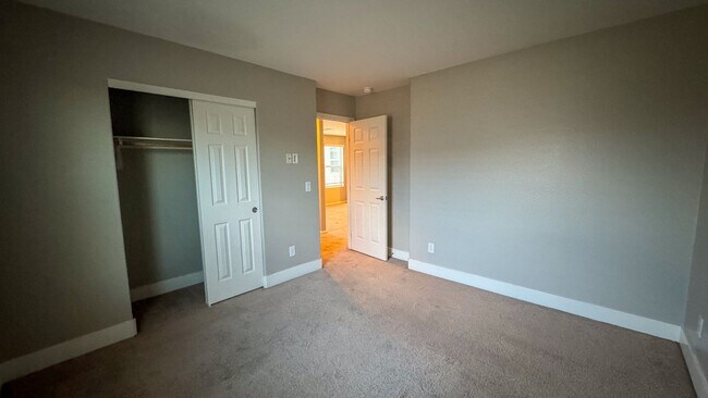 Building Photo - 4-bed, 2.5 bath, 2,498 sq ft home in Mount...