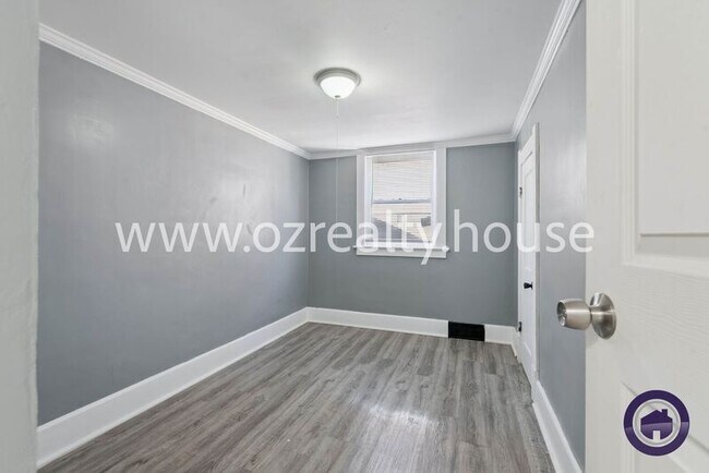 Building Photo - 1624 Macomber St
