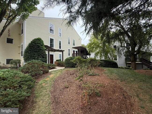 Building Photo - 10165 Oakton Terrace Rd