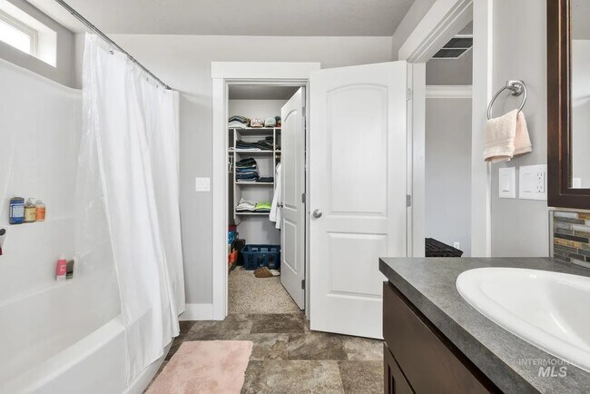 Building Photo - 1025 SW Bonnie St