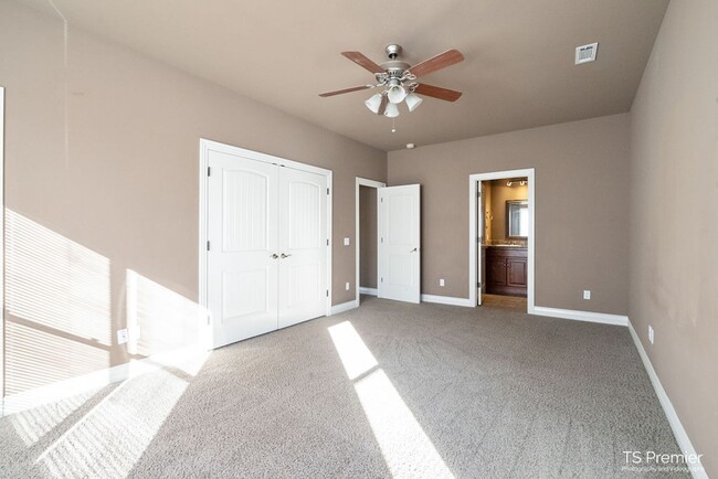 Building Photo - 2 Bedroom Duplex in East Fayetteville