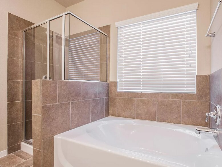 Building Photo - 413 Cross Dr