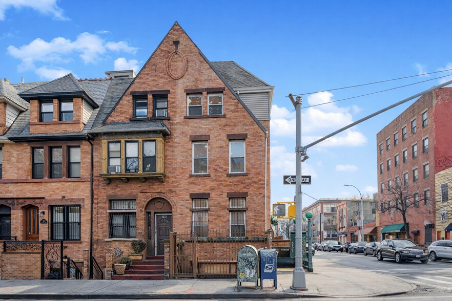 Building Photo - 384 Lafayette Ave