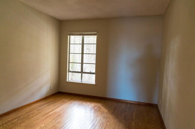 Building Photo - Los Feliz/Hollywood Hills AMAZING 6 Bed/4 ...