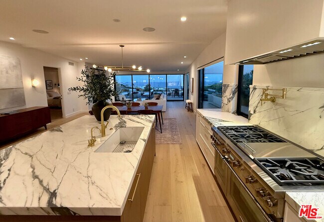 Building Photo - 3602 Shoreheights Dr