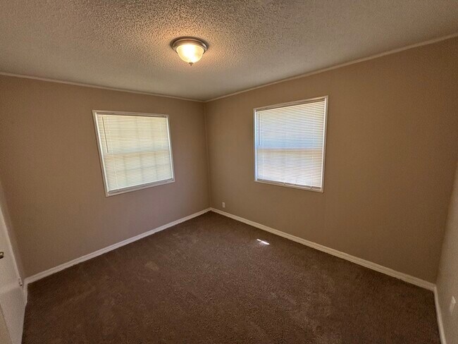 Building Photo - 404 N Scott St