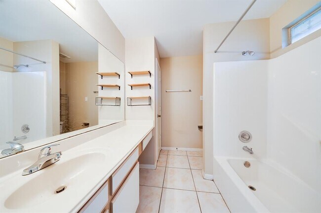 Building Photo - 12914 Townwood Dr