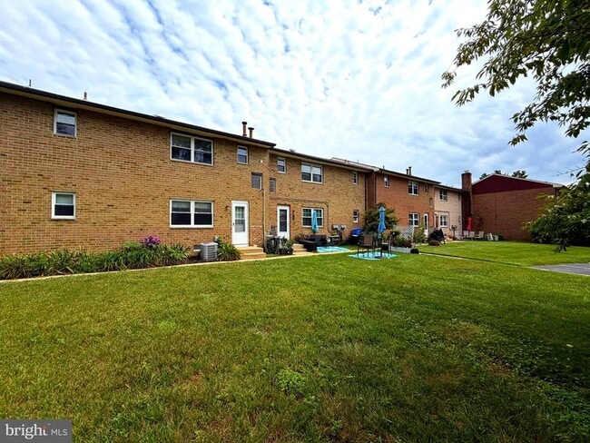 Building Photo - 70 Eaves Mill Rd