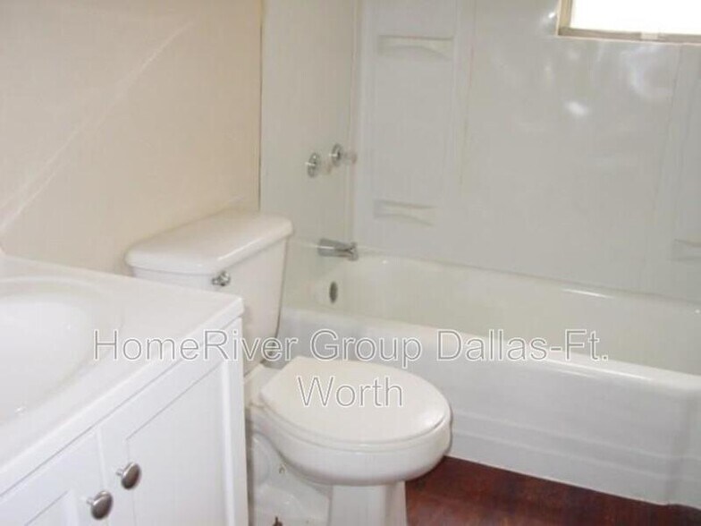 Building Photo - 5720 Bluffman Dr