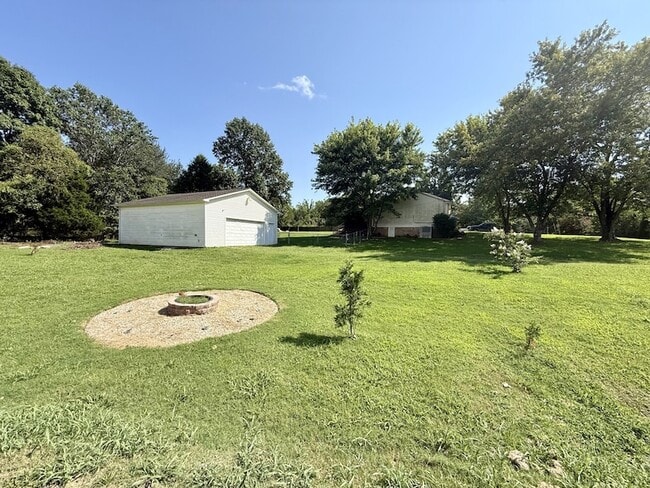 Building Photo - 803 Merritt Lewis Ln