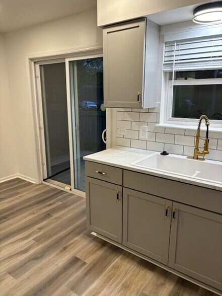 Building Photo - 4406 E 68th St