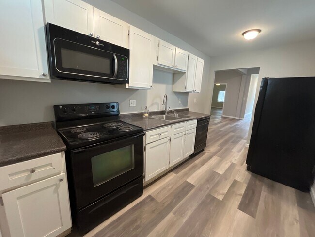 Building Photo - 968-970 Wilson Avenue