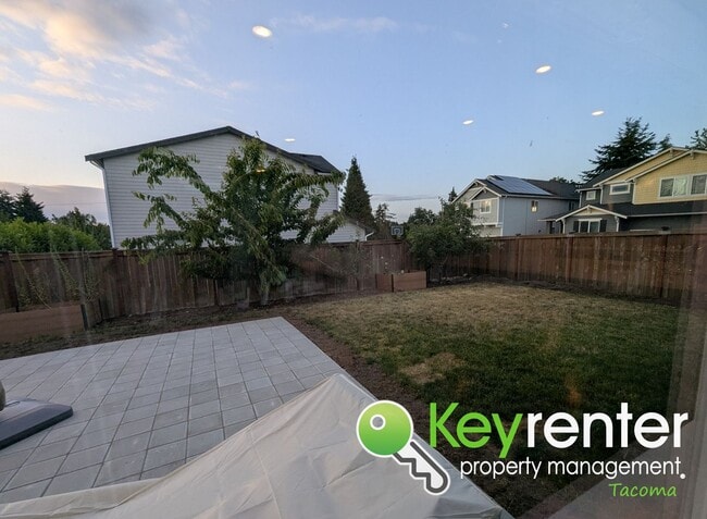 Building Photo - Spacious Northeast Tacoma 3 Bedroom Home for Rent Near Browns Point