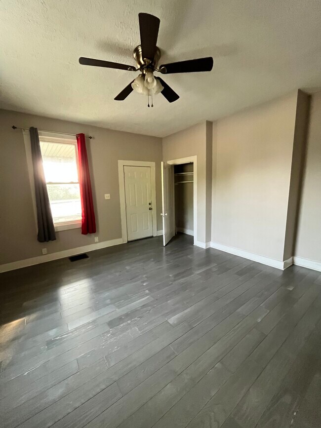 Primary Photo - 2954 Central Pky