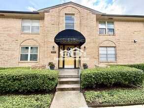 Building Photo - 2 Bed / 2 Bath Condo in Gated, Secluded Co...