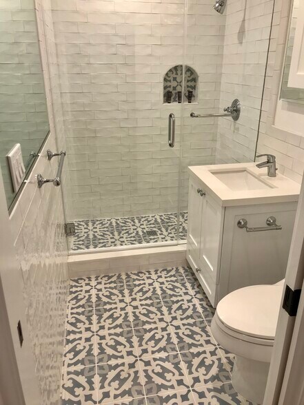 Building Photo - 915 Manhattan Ave