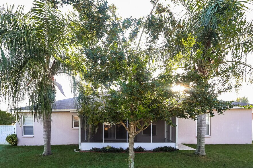 Building Photo - 5800 Driftwood Dr