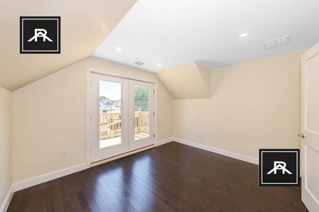 Building Photo - 6 bedroom in Medford MA 02155