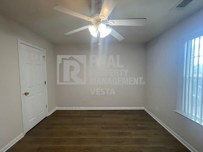 Building Photo - 102 Mulligan Ct