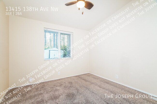 Building Photo - 13415 138th Ave NW