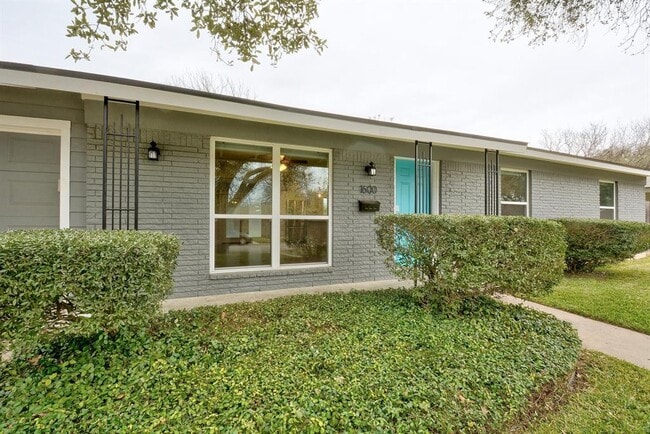 Primary Photo - 1600 Ashberry Dr