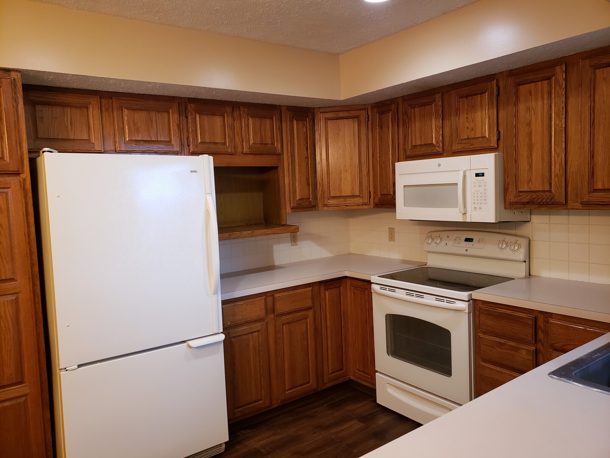 Kitchen - 5501 S 32nd Cir