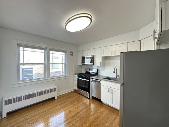 Building Photo - 2750 W North Shore Ave