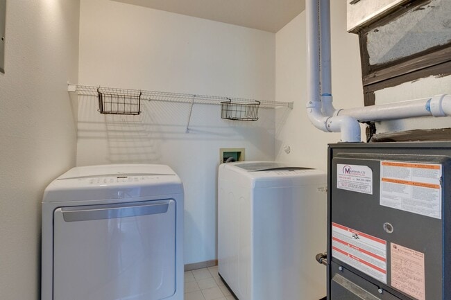 Building Photo - 2 Bed 2 Bath Water View Condo - Water/Sewe...