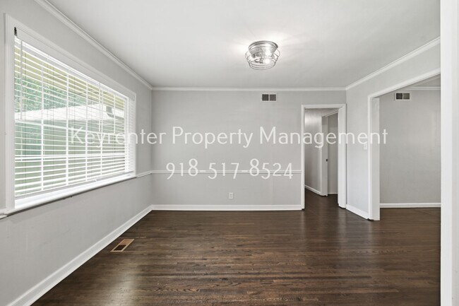 Building Photo - 3325 S Yorktown Ave