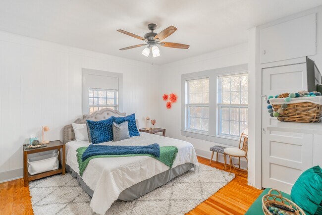 Building Photo - 475 E French Pl