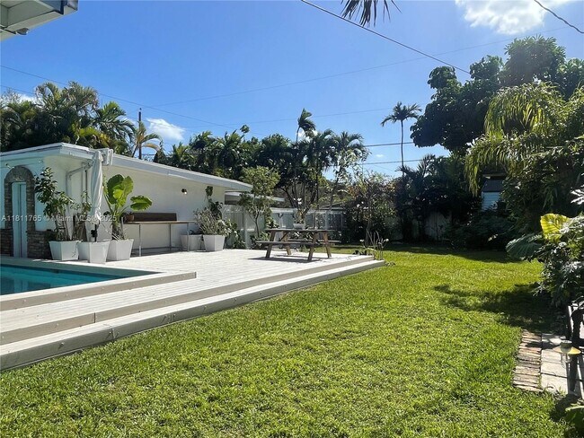 Building Photo - 12900 SW 82nd Ave