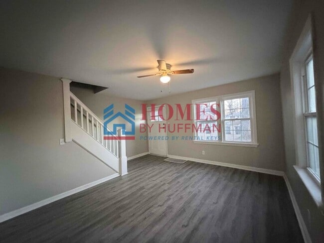 Building Photo - Two Bedroom Townhouse | Move In Ready