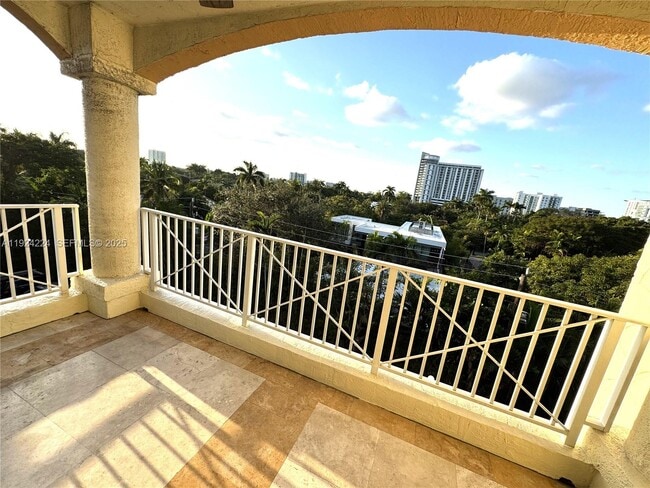 Building Photo - 1824 Brickell Ave