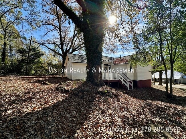 Building Photo - 909 Troup St